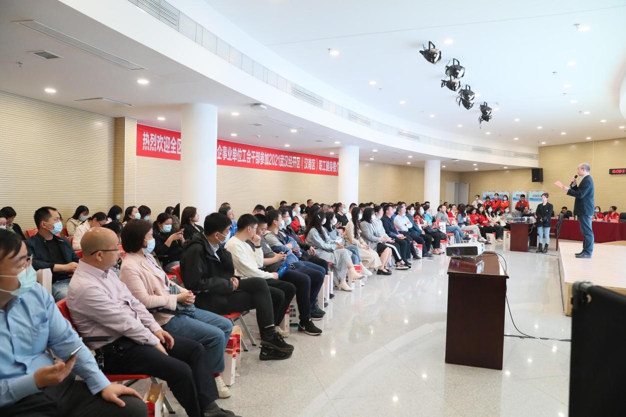 武漢體育中心為全區(qū)產(chǎn)業(yè)職工量身定制健身健康一站式服務