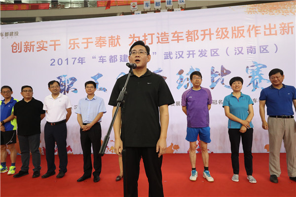 車都舉辦全區職工羽毛球比賽 在國際比賽場館揮拍