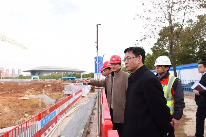 胡亞波現(xiàn)場調(diào)研推進(jìn)軍運會改造項目建設(shè)(圖4)