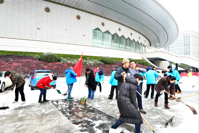 一場雪，體育中心美得不要不要的</br>但最美的風景還是他們(圖8)