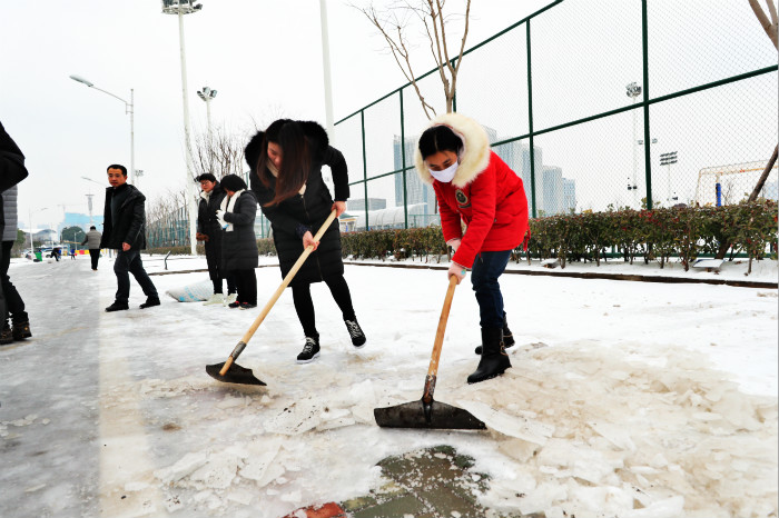 一場雪，體育中心美得不要不要的</br>但最美的風景還是他們(圖9)