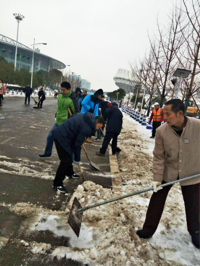 一場雪，體育中心美得不要不要的</br>但最美的風景還是他們(圖6)