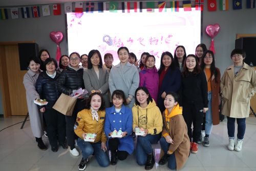 巧手做糕點，甜蜜迎佳節(jié) ▏武漢體育中心舉行“三八”婦女節(jié)關愛活動