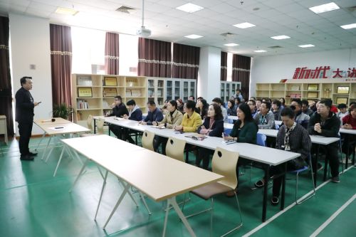 林江鴻在第十九期“新時代大講堂”上授課 拓展新空間 發展新產業 實現新增長