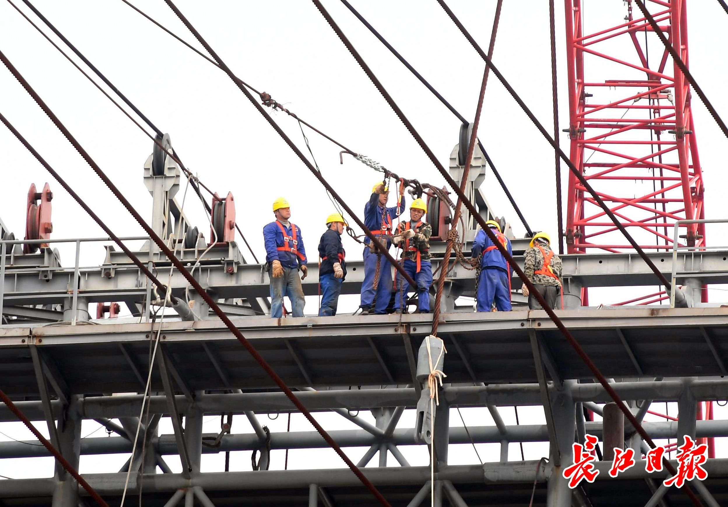 軍運會開幕式“幕后英雄”威亞塔開始拆除，1500噸回收鋼材將建籃球場等